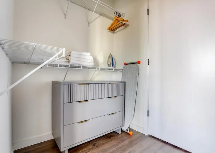 River North 1br Nr Riverwalk W Yoga Chi-1040 Chicago